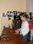 Dominika gra na ksylofonie.